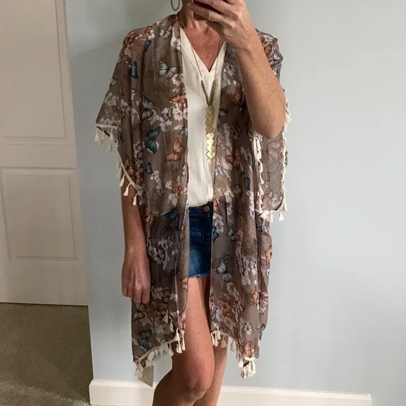 Floral & Butterfly Print Kimono - Picture 3 of 7
